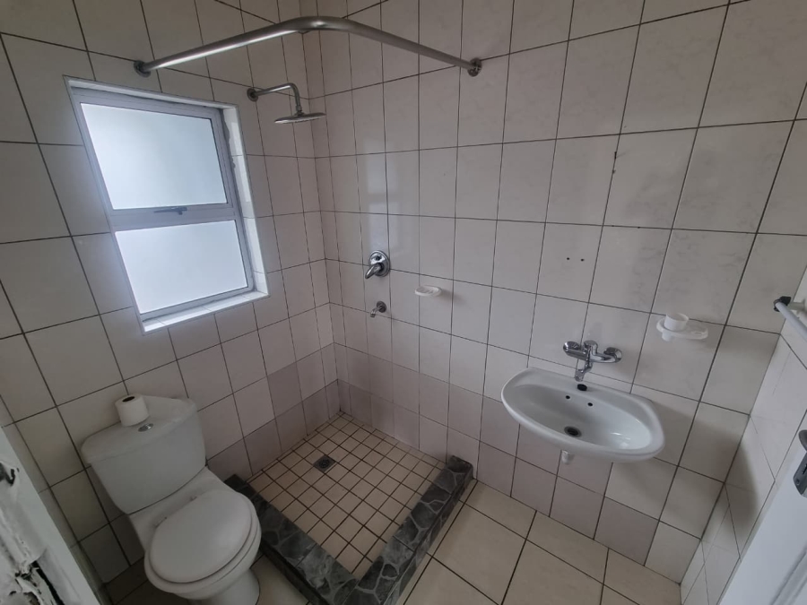 To Let 2 Bedroom Property for Rent in Lansdowne Western Cape